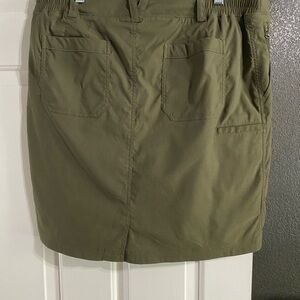 Duluth Trading Co Green Cargo Midi Skort